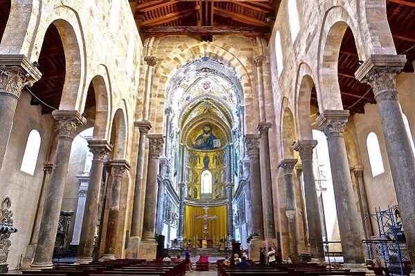Interieur de la cathédrale de Cefalu Sicile